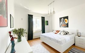 Melisa Apartment With Balcony & Free Parking